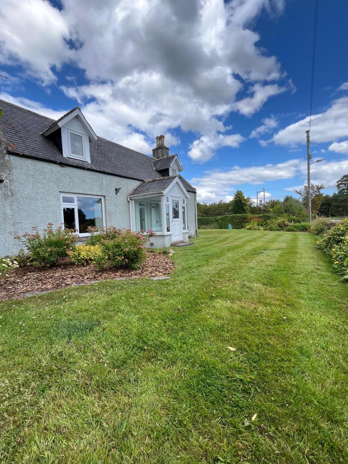 Cosy Country House In Deeside Finzean Eksteriør billede
